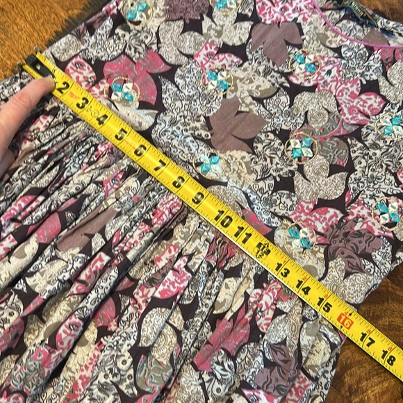 Kiana patterned dress size medium EUC - Picture 7 of 9